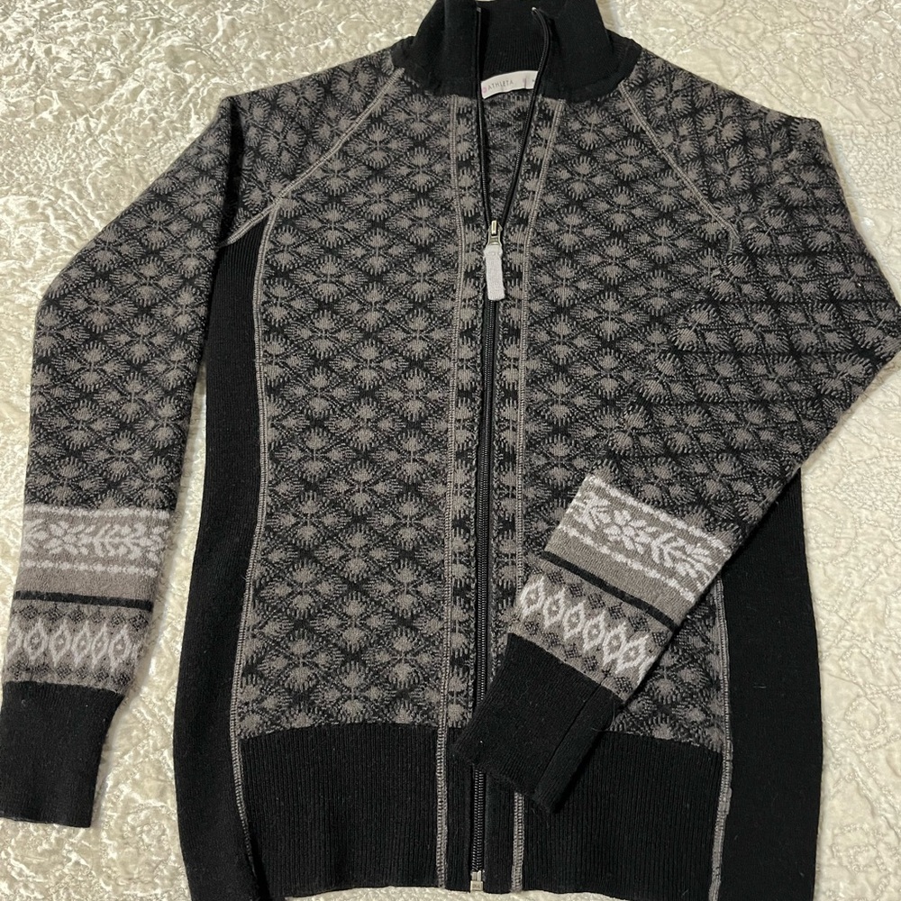 Athleta Black & Gray Patterned Full Zip Sweater. Medium